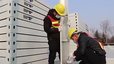 冬天建筑工地工人施工实拍素材视频的预览图